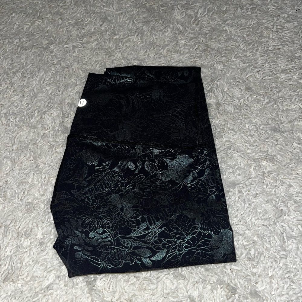 Lululemon wunder under 21” limited edition logo leggings size 6